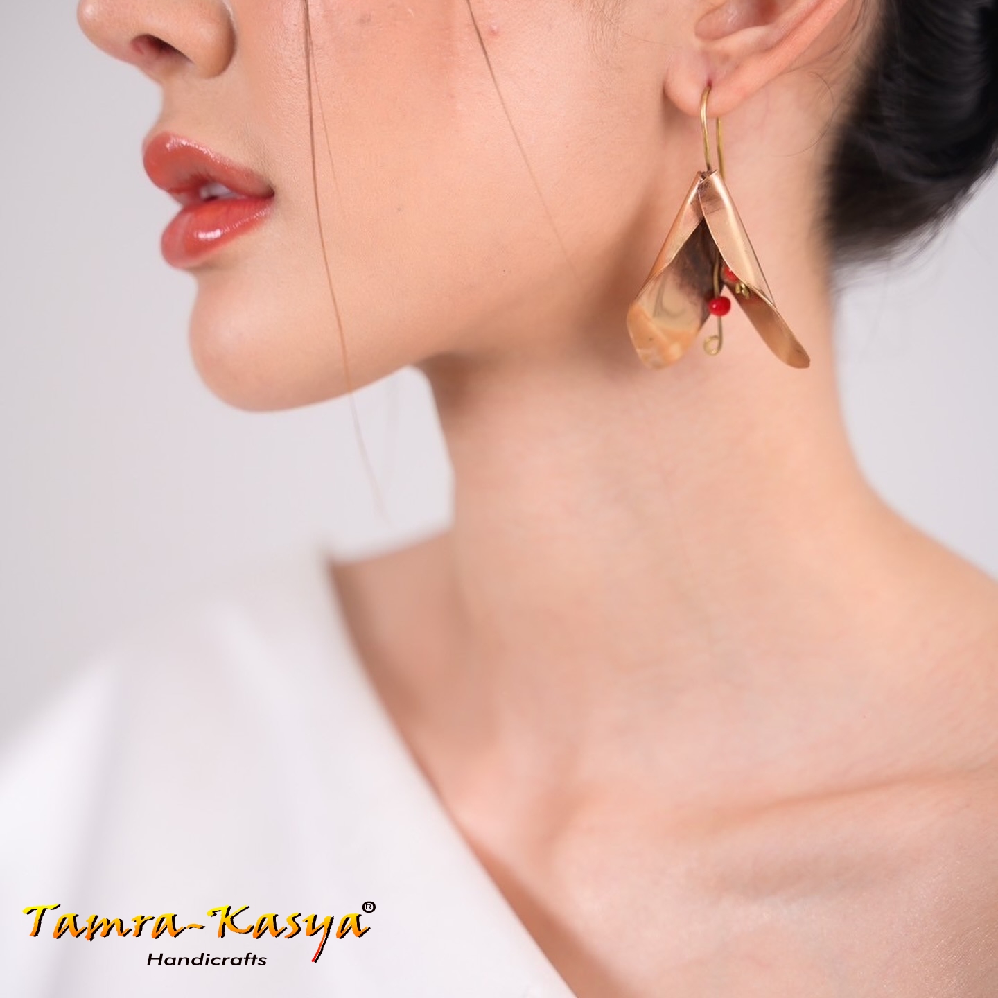 E28-3 Tamra-kasya Chafa Earrings